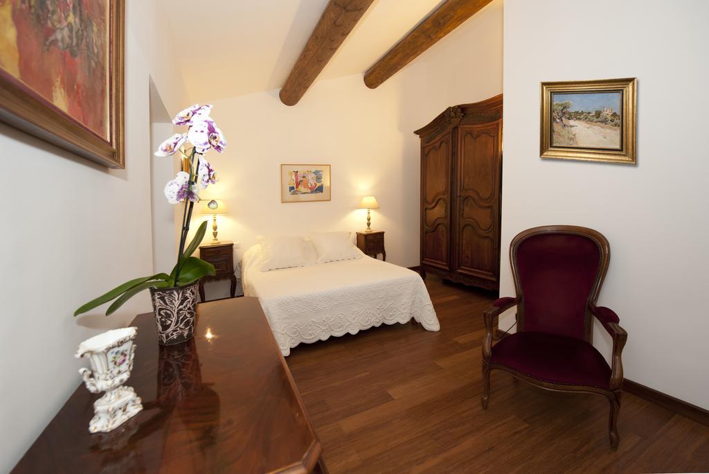 La Maison Du Peintre En Provence マルモール 部屋 写真